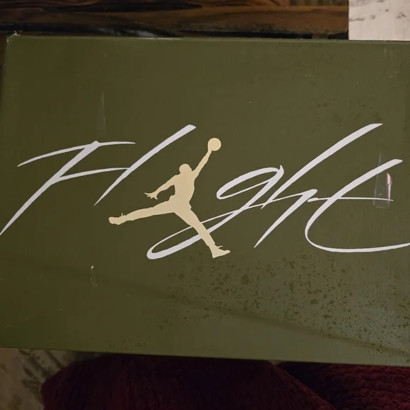 Jordan 4 Retro SE Craft Olive - Picture 8 of 9